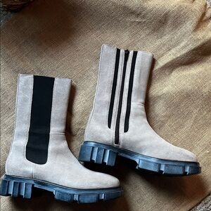 Free people Women's Boots size 39 or 8 medium